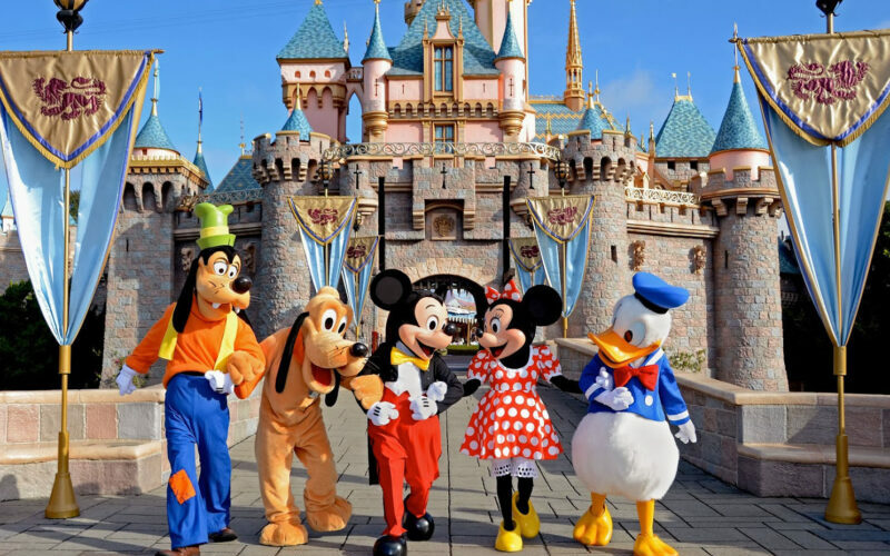 Du lịch Nhật Bản: Review 1 ngày khám phá cȏng viên Tokyo Disneyland | Vietworld Travel - Hãng lữ hành Quốc Tế hàng đầu Việt Nam