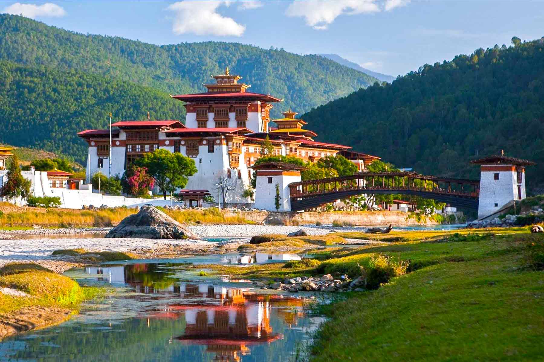 Pháo đài Punakha Dzong trong tour du lịch Bhutan