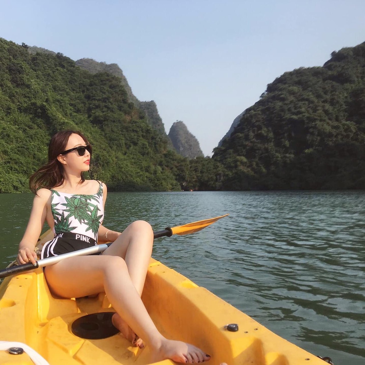 Chèo thuyền Kayaking khi đi du lịch Hạ Long