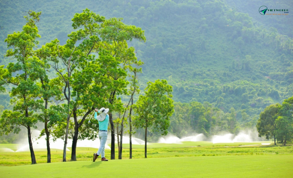 Tour Du lịch golf  Việt Nam  chơi golf tại Lang Co Laguna Golf