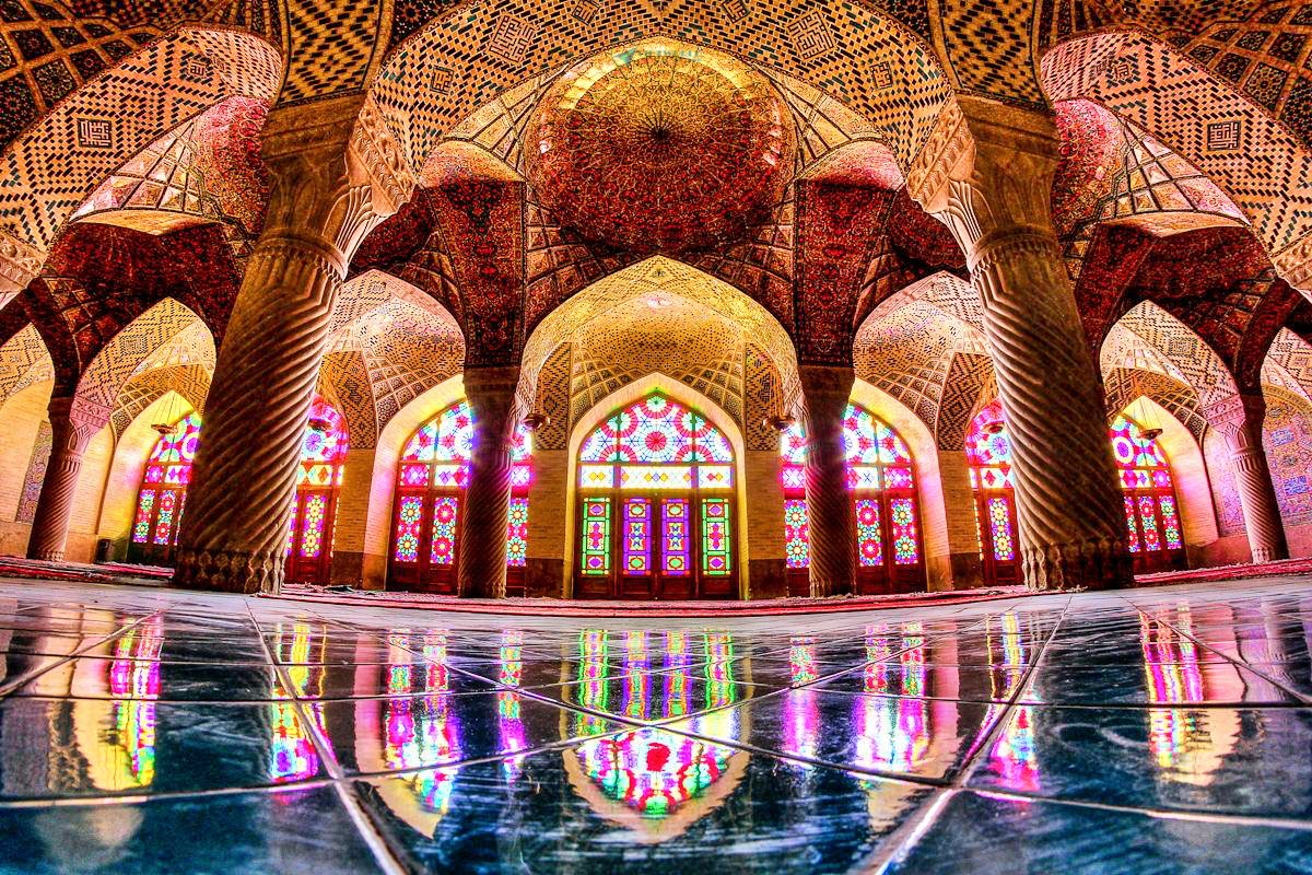 Du lịch Iran thăm Nhà thờ màu hồng Nasir-al-Mulk Mosque