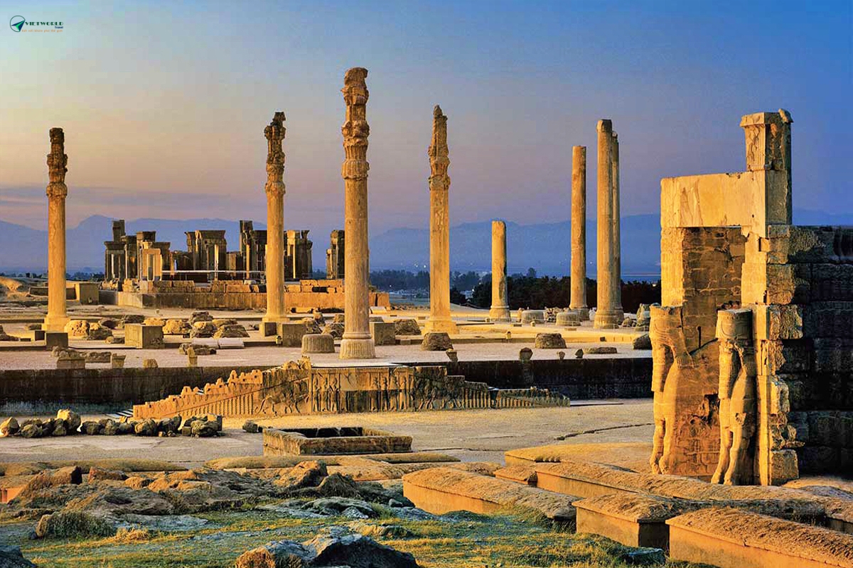 Du lịch Iran thăm Persepolis