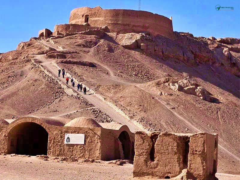 Du lịch Iran thăm Tháp im lặng Dakhmeh Yazd Iran 