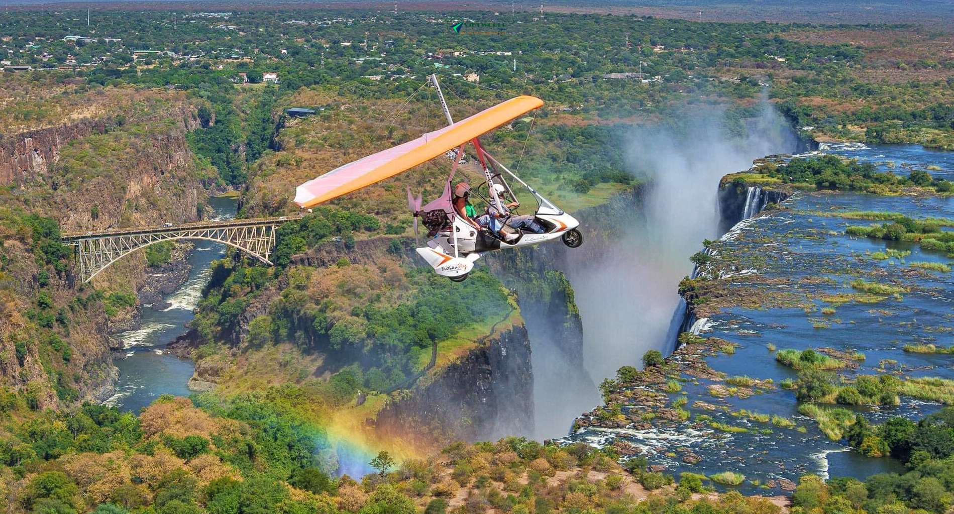 Bay trực thăng ngắm thác Victoria 